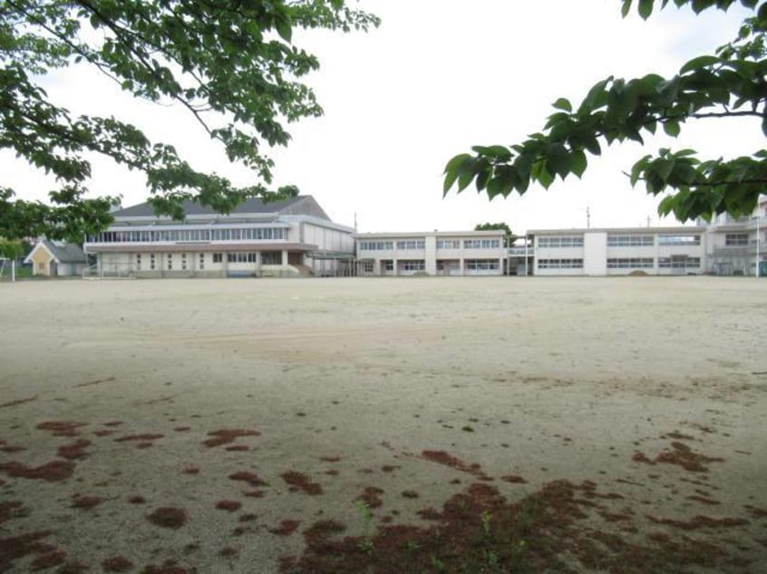 郡山市立郡山第五中学校(中学校/中等教育学校)まで939m 東北新幹線（東北地方）/郡山駅 バス23分並木下車:停歩2分 1階 築25年
