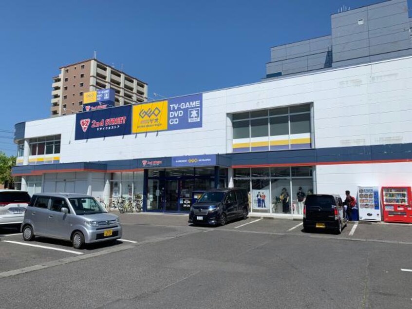 ゲオ郡山うねめ通り店(ビデオ/DVD)まで748m 磐越西線<森と水とロマンの鉄道>/郡山富田駅 徒歩27分 2階 築40年