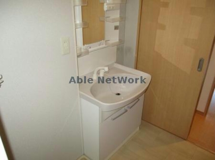  アヴァンセ八幡Ｂ