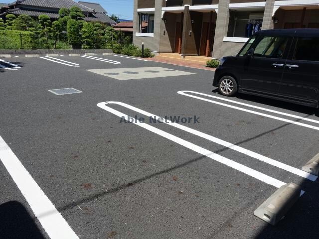 敷地内駐車場・ダブルライン クレストⅡ