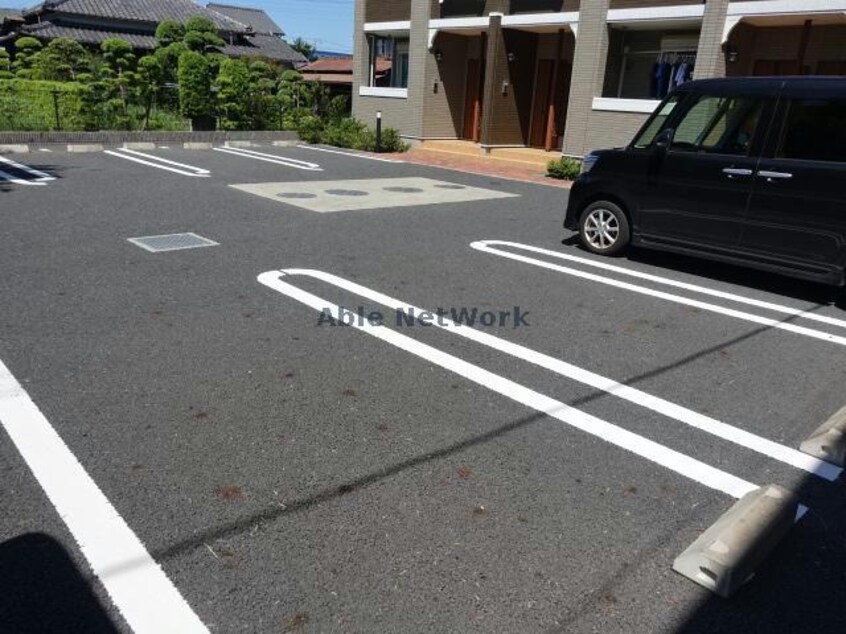 敷地内駐車場・ダブルライン クレストⅡ