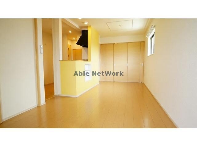  グリシーヌ　(八幡)