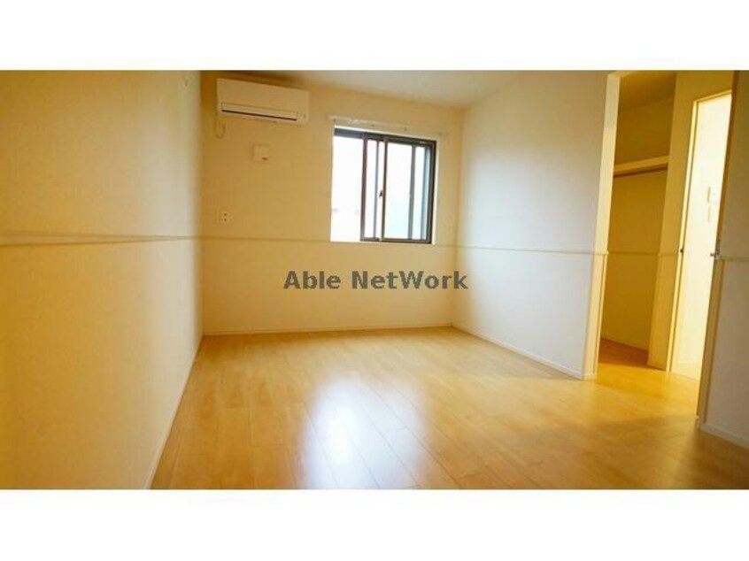  グリシーヌ　(八幡)