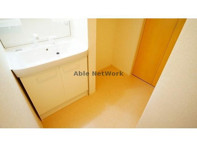  グリシーヌ　(八幡)