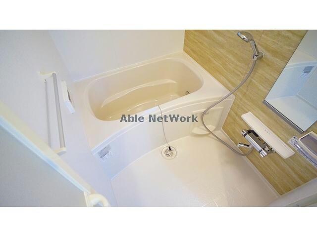  グリシーヌ　(八幡)