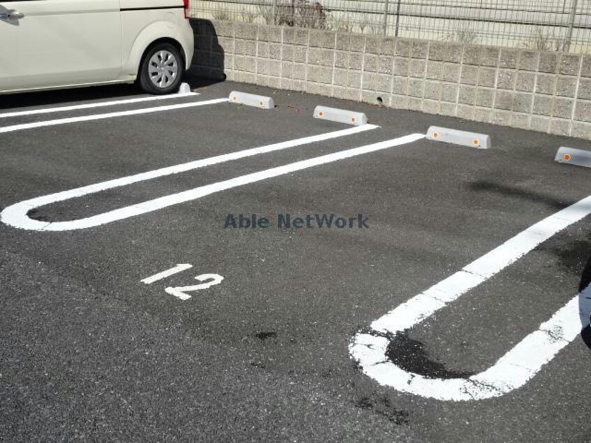 ダブルライン カーサインテヴィラⅠ