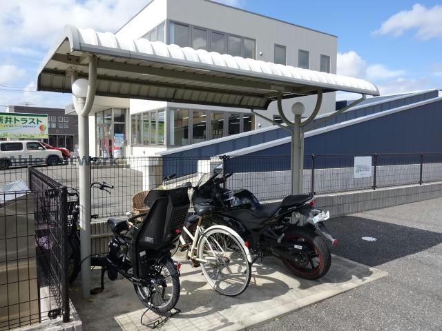 駐輪場 サニーガーデン