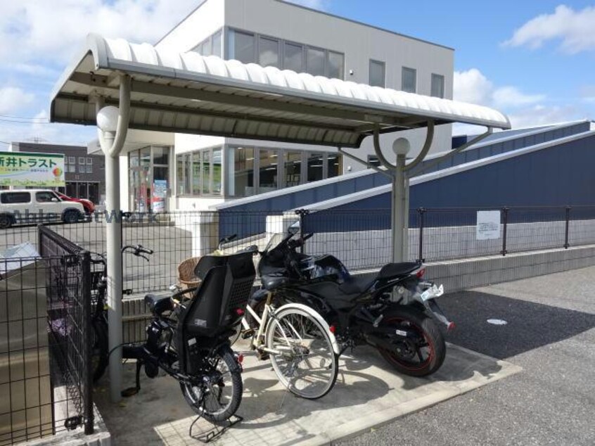 駐輪場 サニーガーデン