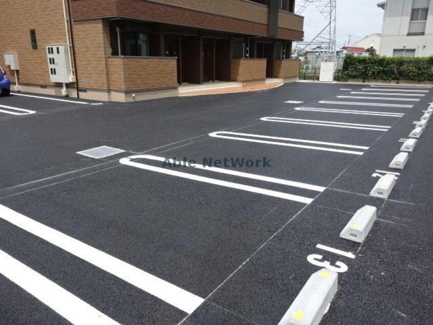 敷地内駐車場 メゾンドスリジェⅡ