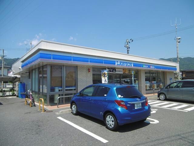 ローソン徳島八万町下福万店(コンビニ)まで618m ライトハウス