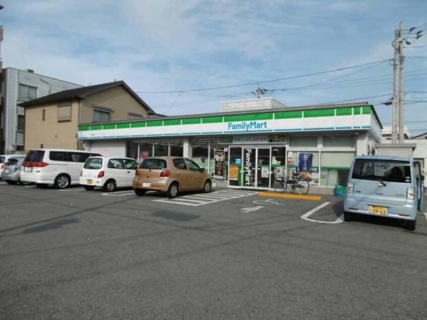ファミリーマート秋田町店(コンビニ)まで722m カーザ・モラエス（1Ｋ）