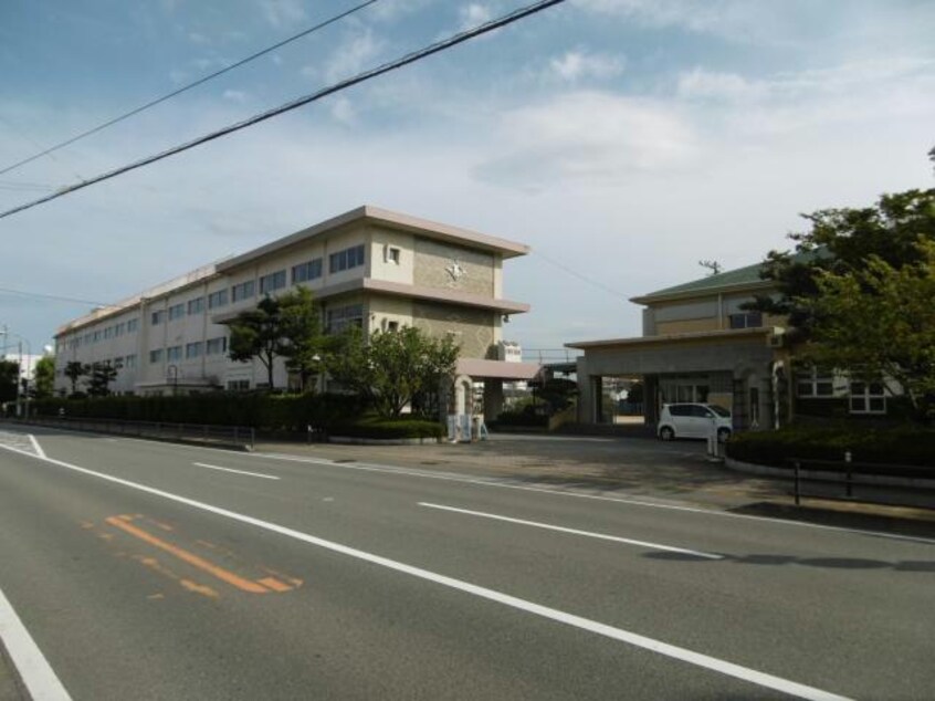 徳島市立富田小学校(小学校)まで331m トレゾール中央通り