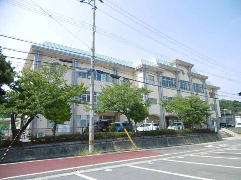 徳島市立津田小学校(小学校)まで1161m プリヴェール新浜