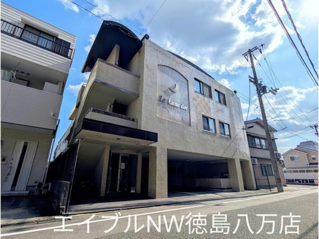  ラ・リュンヌ・ドール