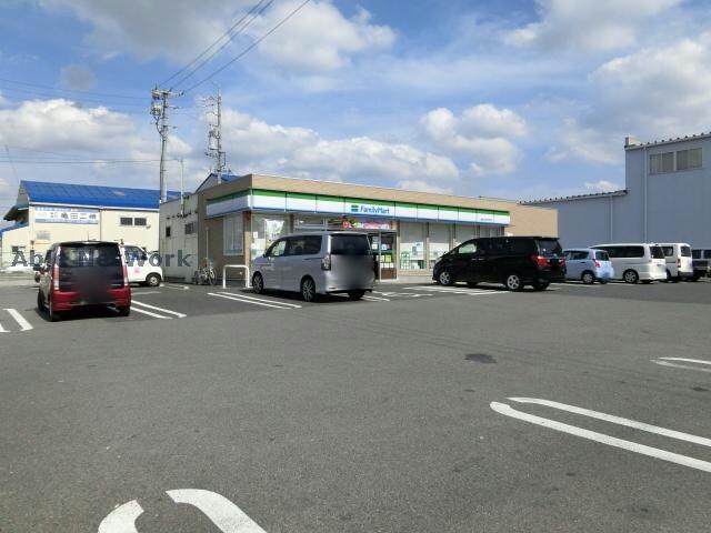 ファミリーマート春日井松河戸町店(コンビニ)まで294m ランドマーク・ハイツ