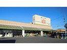 問屋スーパーサント小牧店(スーパー)まで754m プリミエール間内 （３階建）