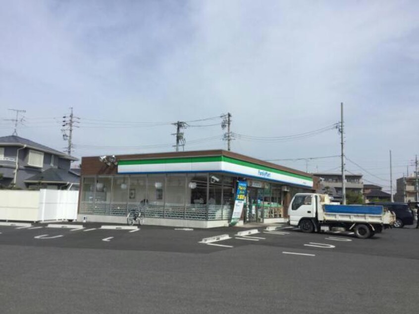 ファミリーマート春日井大留店(コンビニ)まで379m ぴゅあレジデンス
