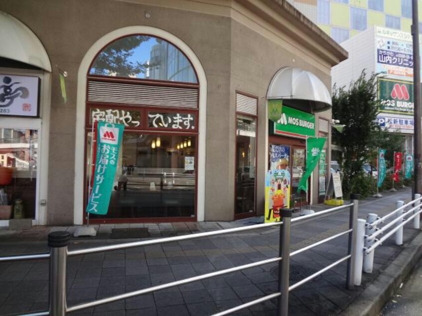 モスバーガー勝川店(ファストフード)まで1118m フローラ細木Ⅰ