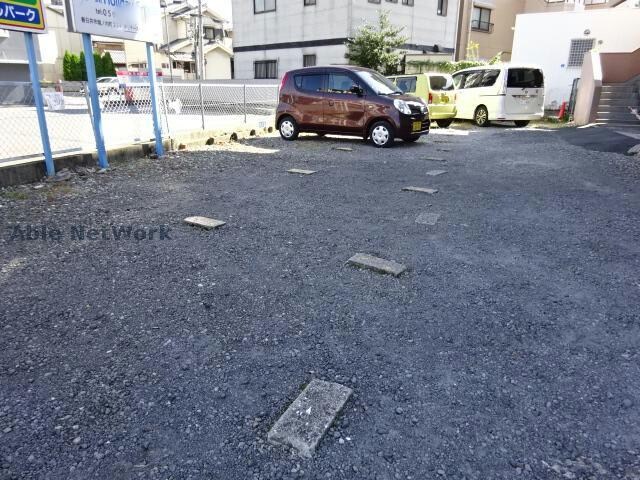 敷地内駐車場 ラトゥール割塚