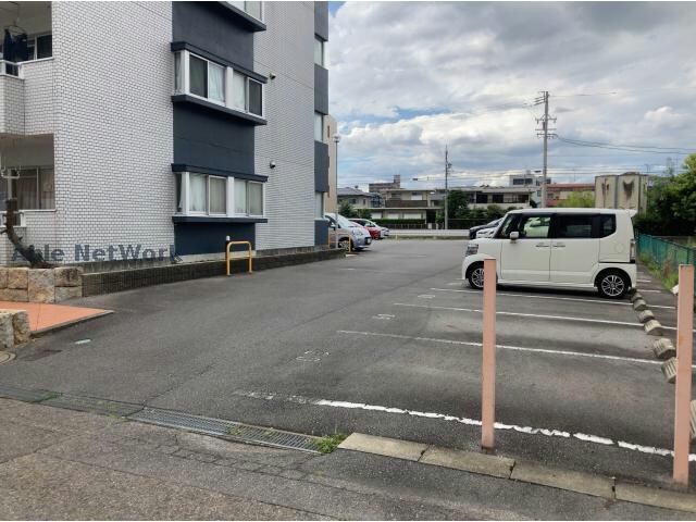 敷地外駐車場（フジカハイツ） ラトゥール割塚