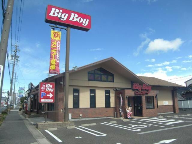 ビッグボーイ春日井店(その他飲食（ファミレスなど）)まで876m ソレーユ