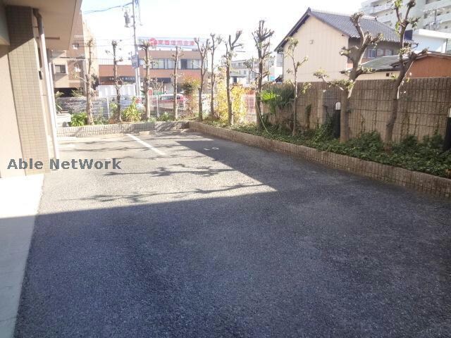 敷地内駐車場（屋根無し） グリーンオーク