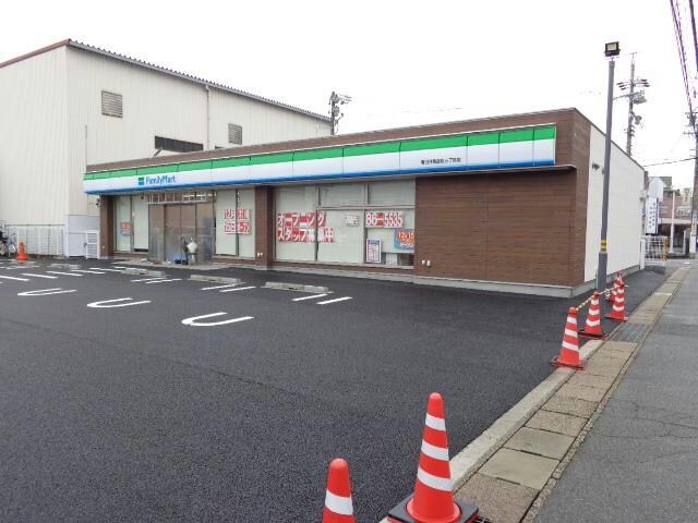 ファミリーマート春日井鳥居松三丁目店(コンビニ)まで535m コーポエトアール