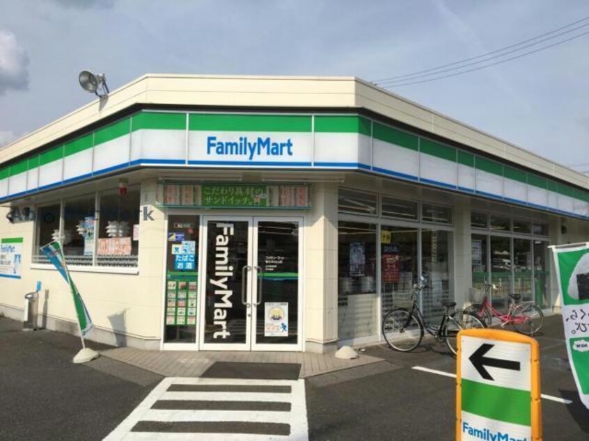 ファミリーマート春日井白山店(コンビニ)まで414m パークサイド白山