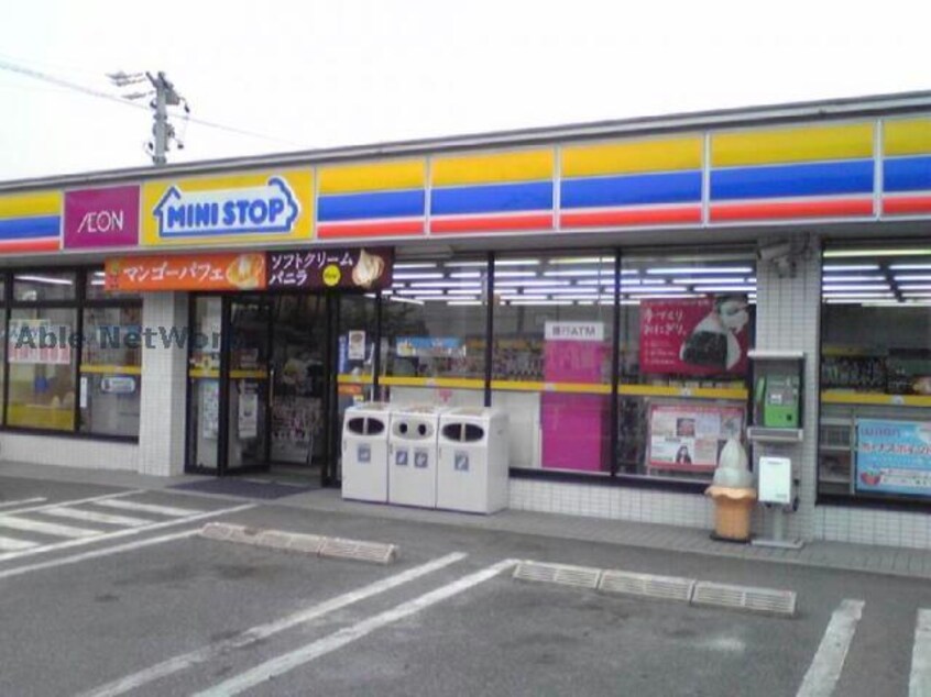 ミニストップ吉根店(コンビニ)まで995m トパーズ