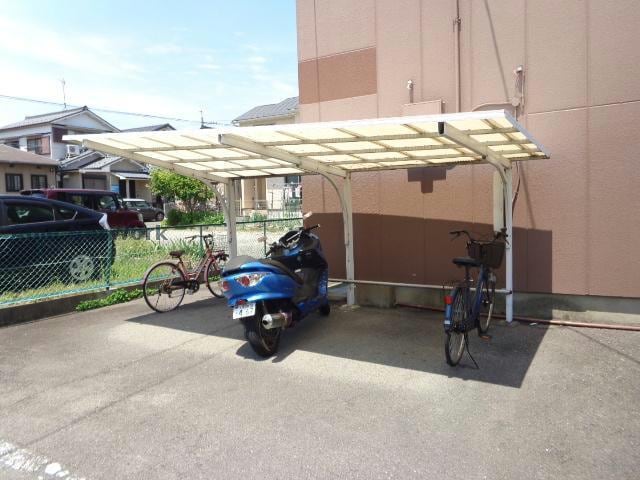 駐輪場 メゾンブランシュ