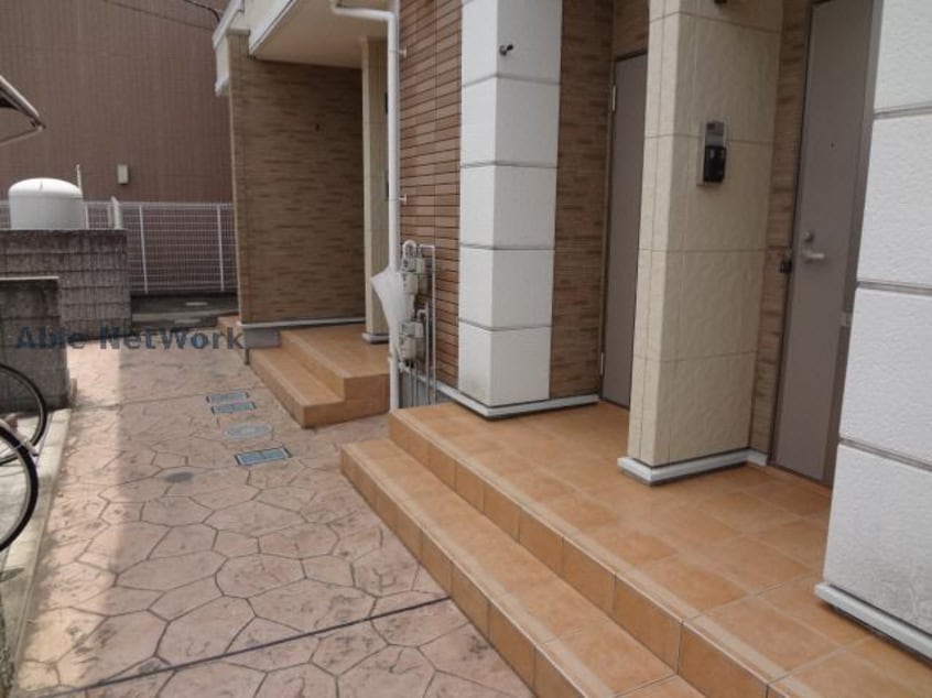 玄関 ローリエ（柏原町）