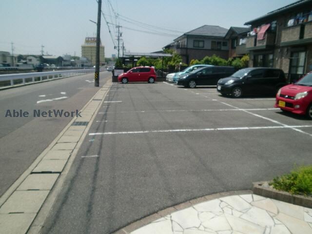 駐車場 シャルマン（勝川町２）