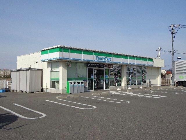 ファミリーマート春日井大手町店(コンビニ)まで1448m メゾン　ララリ