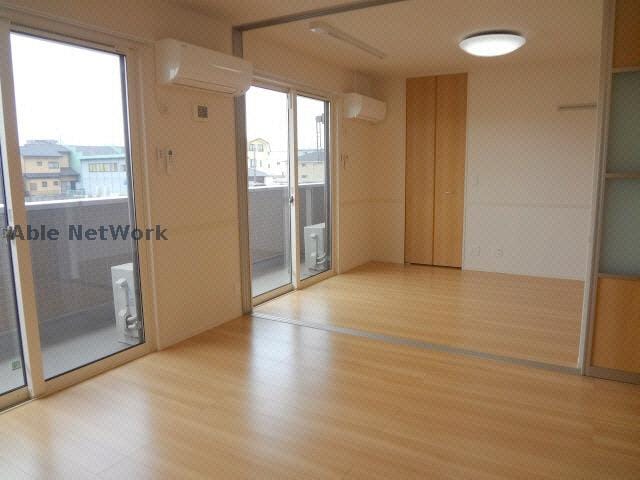 ﾘﾋﾞﾝｸﾞﾀﾞｲﾆﾝｸﾞ ボイス・セカンド