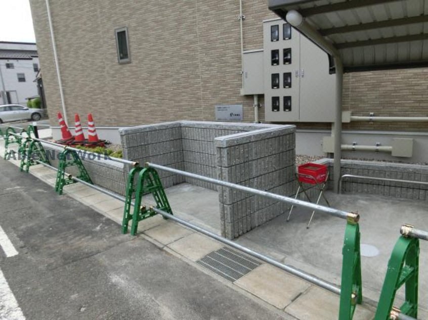 ごみ置場 ピアット　鳥居松