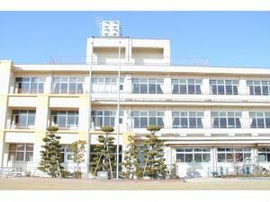 豊山町立豊山小学校(小学校)まで422m グレースコート豊山