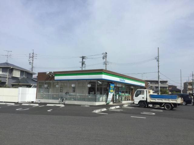 ファミリーマート春日井大留店(コンビニ)まで320m ルタンシャルム