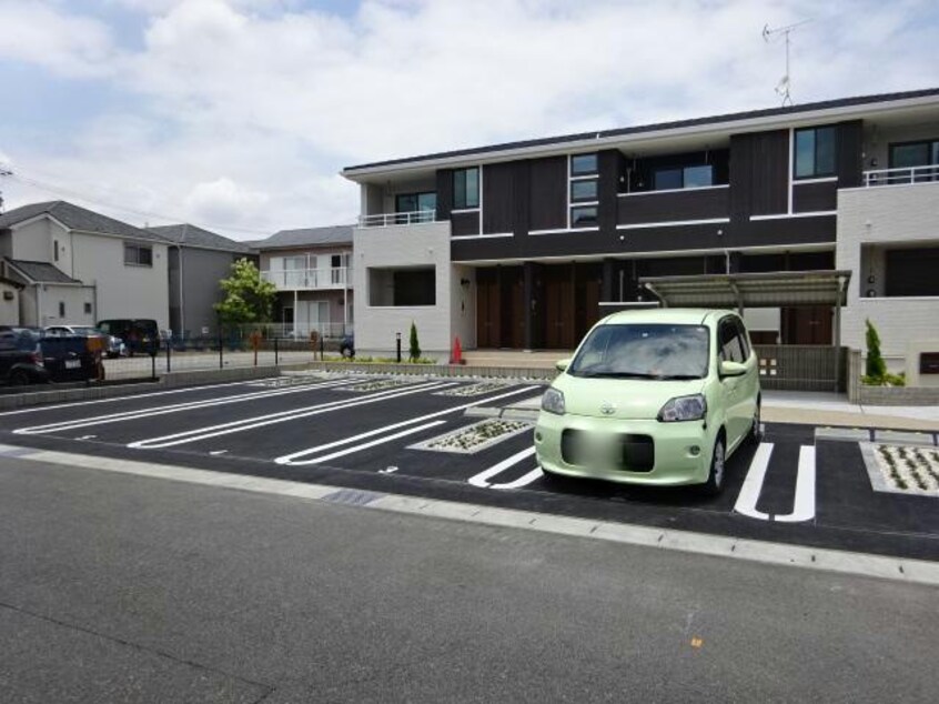 駐車場 ラピスラズリ