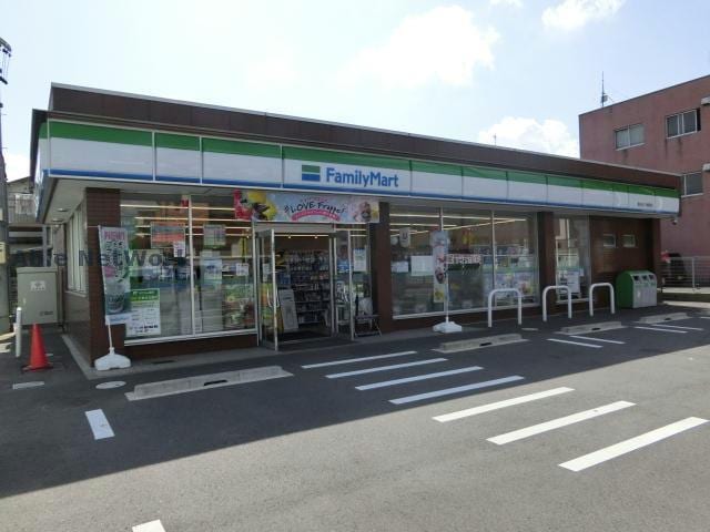 ファミリーマート春日井八事町店(コンビニ)まで151m プリミエール春日井駅