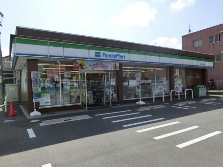 ファミリーマート春日井八事町店(コンビニ)まで151m プリミエール春日井駅