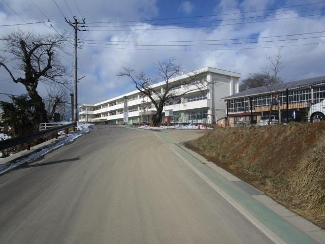 岳下小学校(小学校)まで1900m 中山田貸家