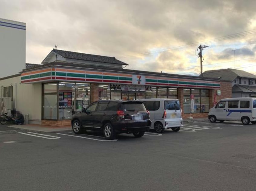 セブンイレブン郡山桑野3丁目店(コンビニ)まで324m※セブンイレブン郡山桑野3丁目店 東北新幹線（東北地方）/郡山駅 バス20分桑野三丁目下車:停歩4分 1階 築51年