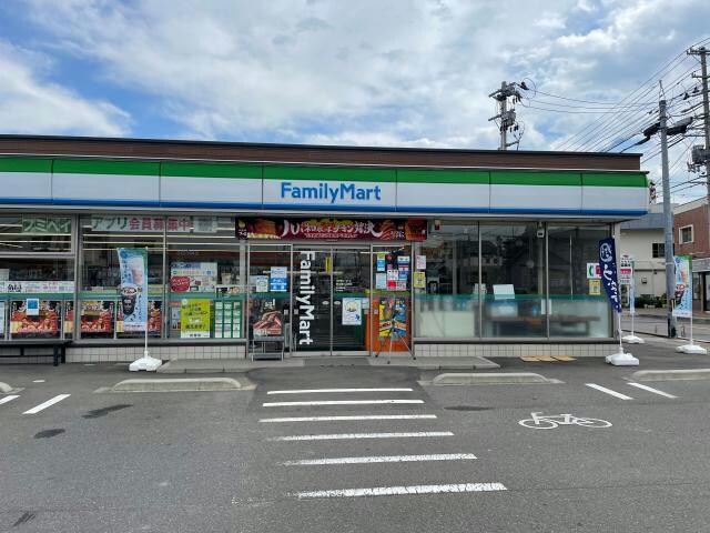 ファミリーマート郡山富久山町店(コンビニ)まで714m 東北本線/郡山駅 徒歩27分 1階 築19年