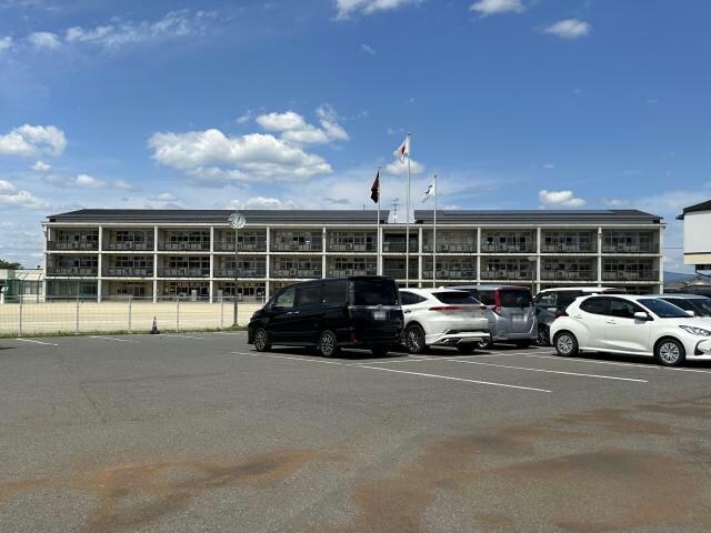 須賀川市立第三小学校(小学校)まで1052m ニューグリーンハイツ