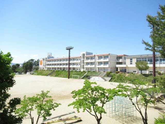 郡山市立富田東小学校(小学校)まで843m 東北新幹線（東北地方）/郡山駅 バス25分東原下車:停歩2分 2階 築7年
