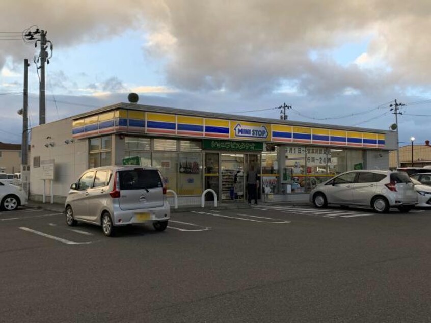 ミニストップ郡山亀田店(コンビニ)まで164m 東北新幹線（東北地方）/郡山駅 バス20分桑野三丁目下車:停歩7分 2階 築35年