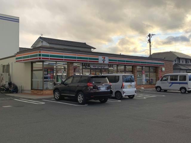 セブンイレブン郡山桑野3丁目店(コンビニ)まで393m※セブンイレブン郡山桑野3丁目店 東北新幹線（東北地方）/郡山駅 バス20分桑野三丁目下車:停歩7分 2階 築35年