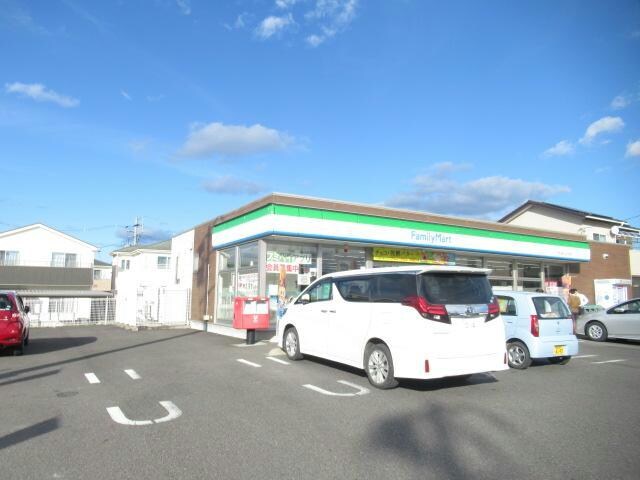 ファミリーマート郡山富久山久保田店(コンビニ)まで205m 東北本線/郡山駅 徒歩32分 1階 築38年