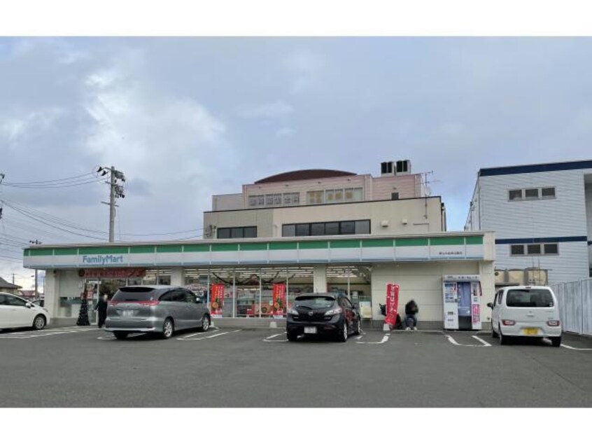 ファミリーマート郡山大島西公園店(コンビニ)まで212m 磐越西線<森と水とロマンの鉄道>/郡山富田駅 徒歩28分 2階 築38年