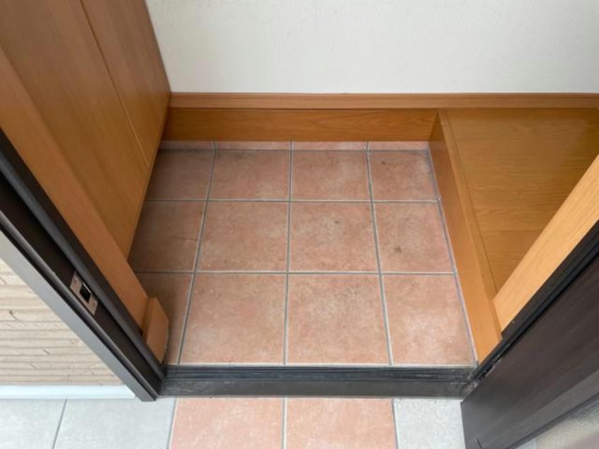 玄関 東北新幹線（東北地方）/郡山駅 バス25分小山田団地前下車:停歩3分 1-2階 築11年